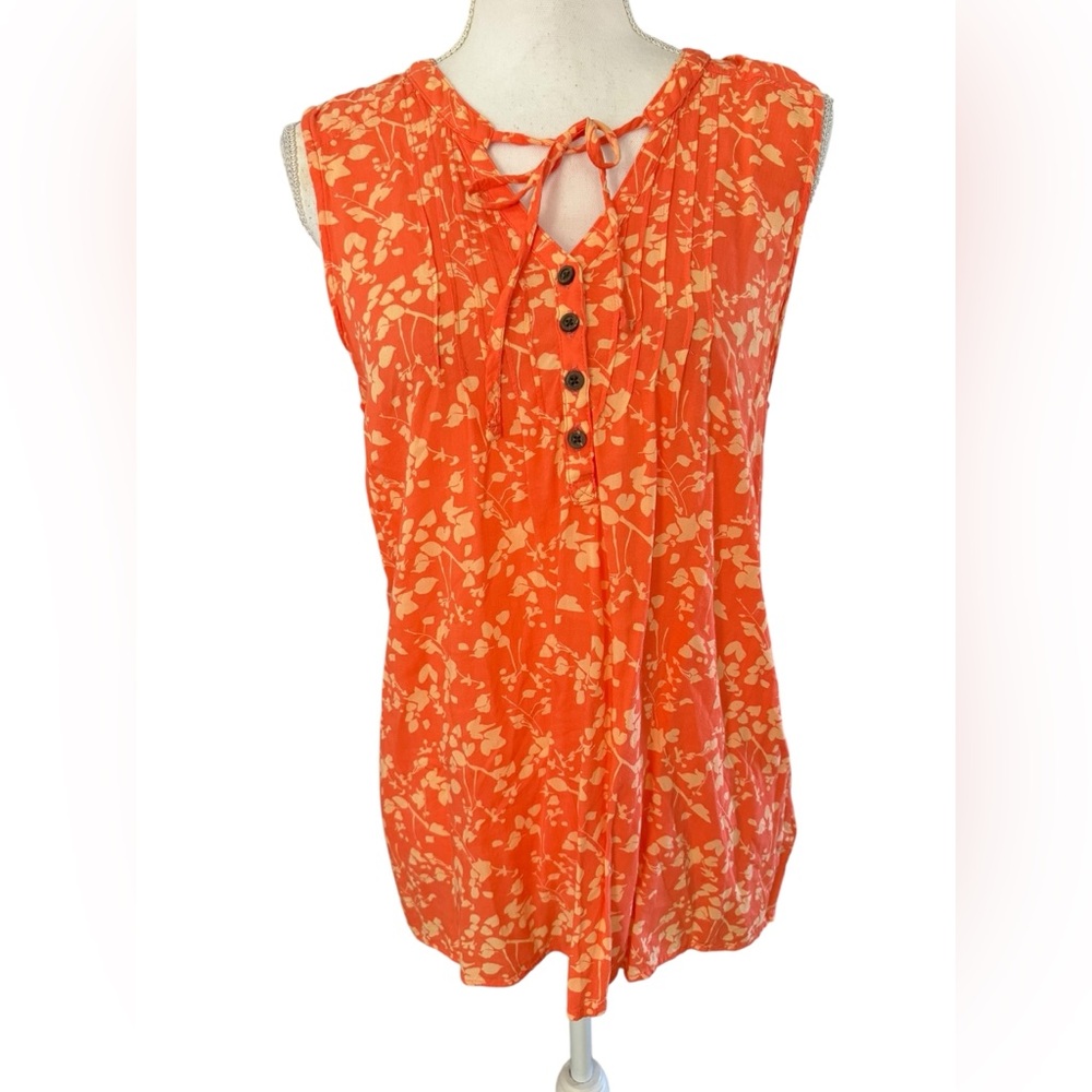 The North Face Woman’s sleeveless leaf print top size Large